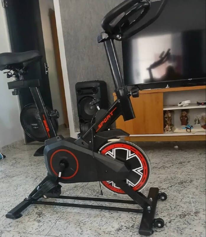 Bicicleta Spinning Sevenfit EPS-988 com volante de 6 kg e computador